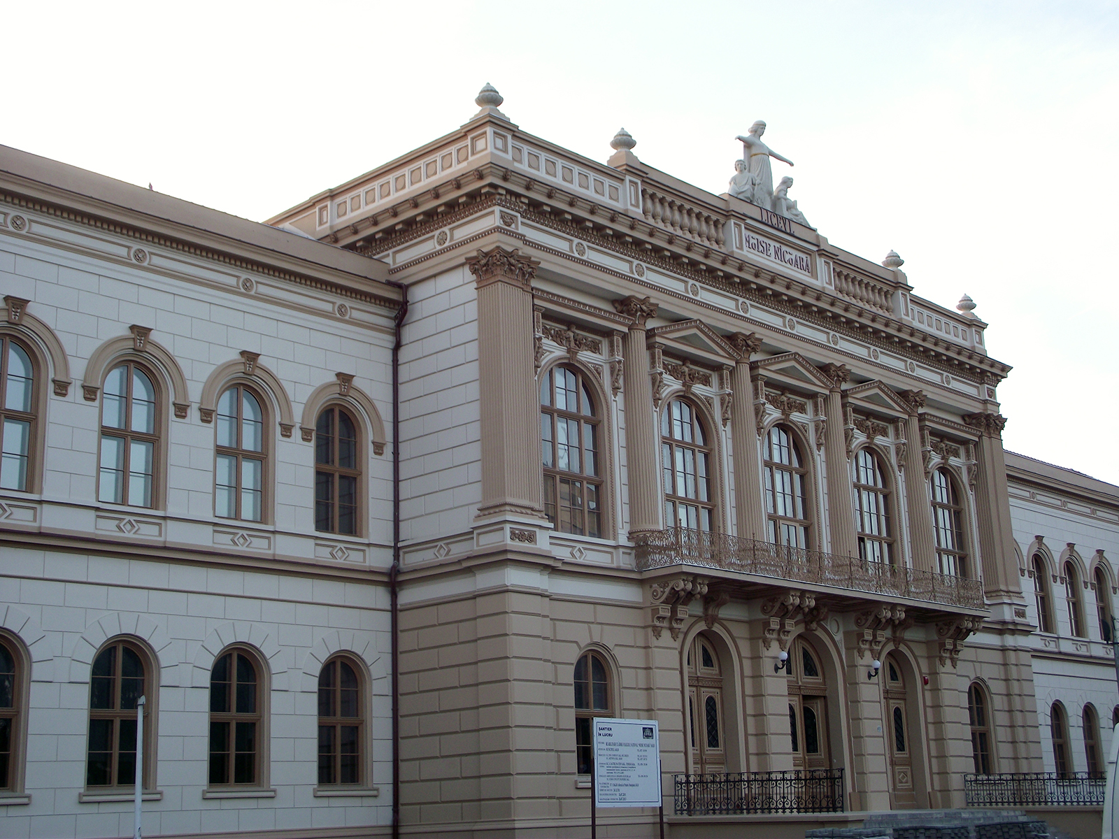 Le collège Moise Nicoara, Arad, Roumanie