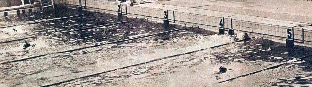 1280px-Arrivée_du_100_mètres_nage_libre_aux_JO_de_1924_(Weissmuller_ligne_4,_son_second_ligne_5)