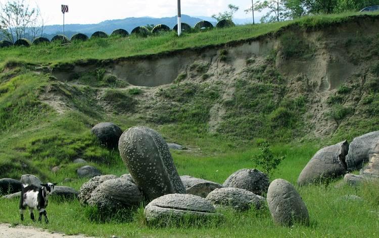4_trovanti_costesti_10082013-romania-natura