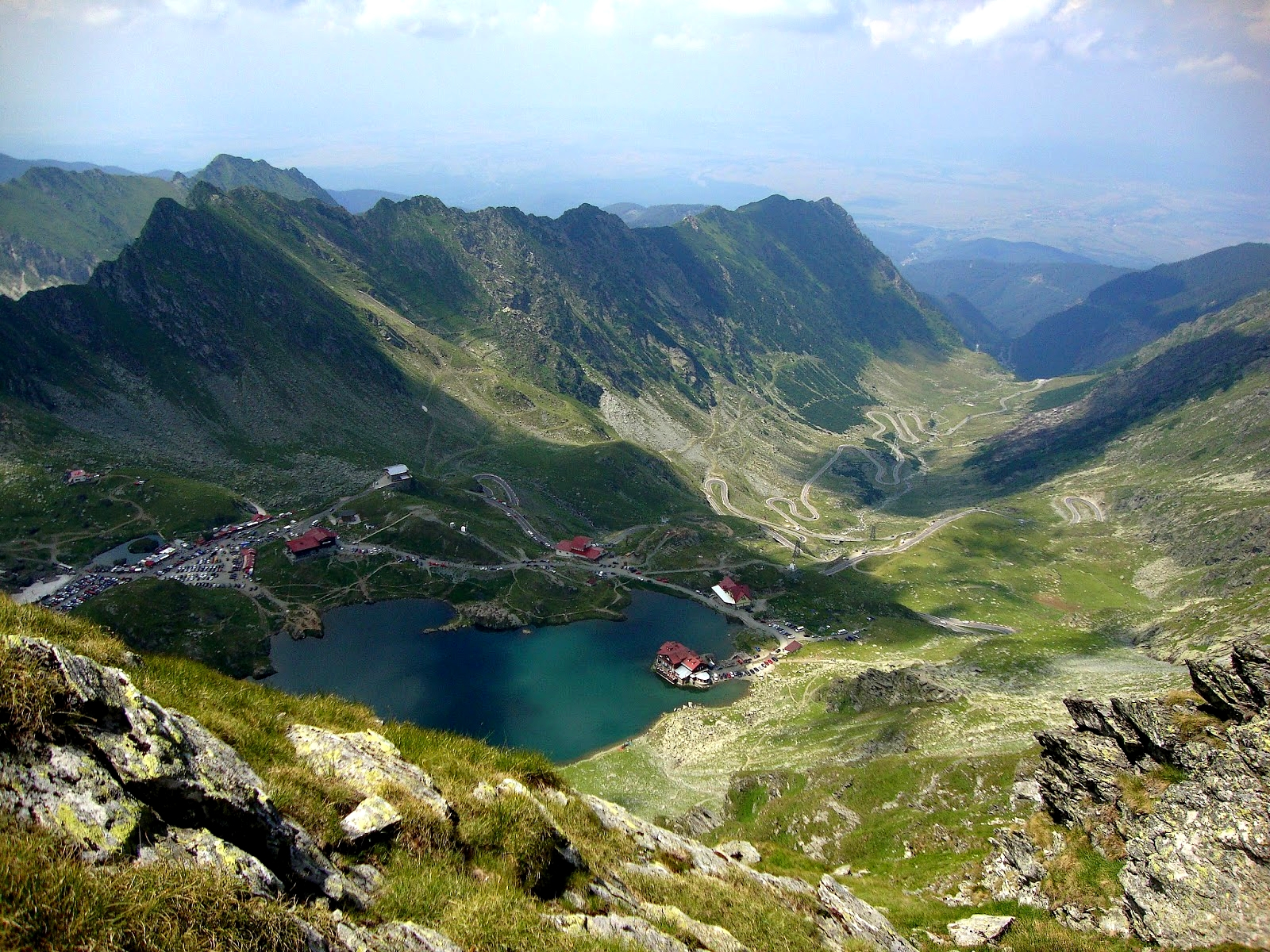 balea-lake-near-transfagarasan-glacier-lakes-romania -castelfilm.ro