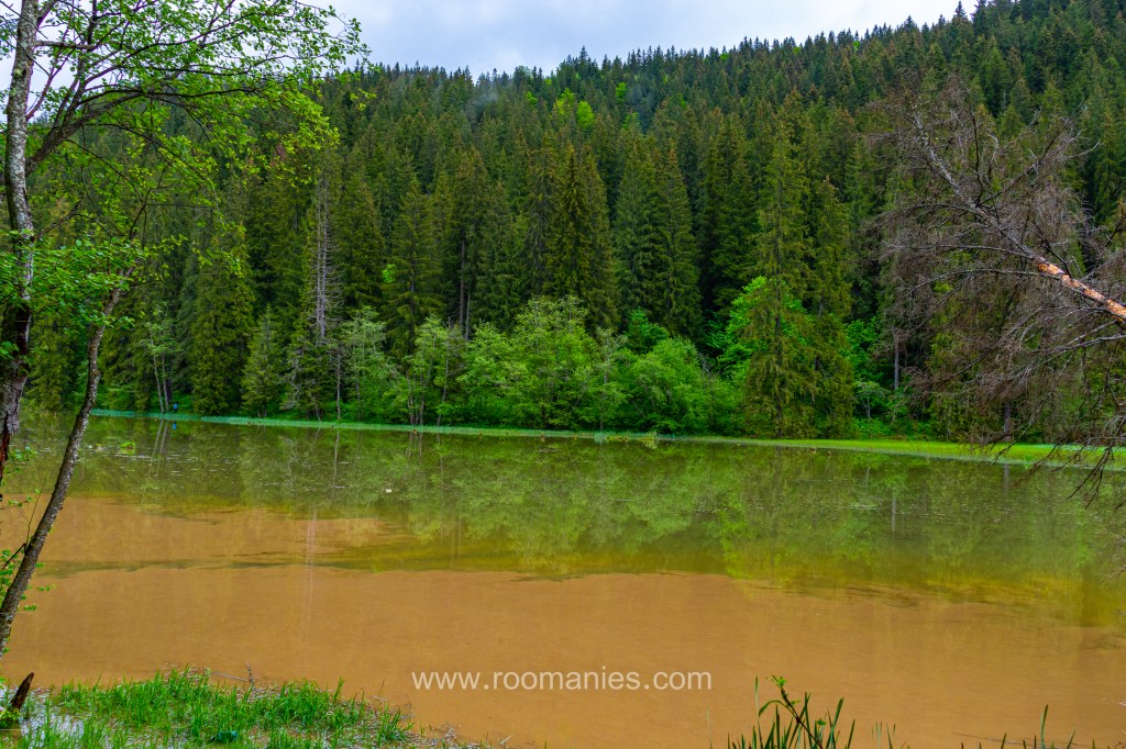 rencontre de deux eaux sur le lac Rouge