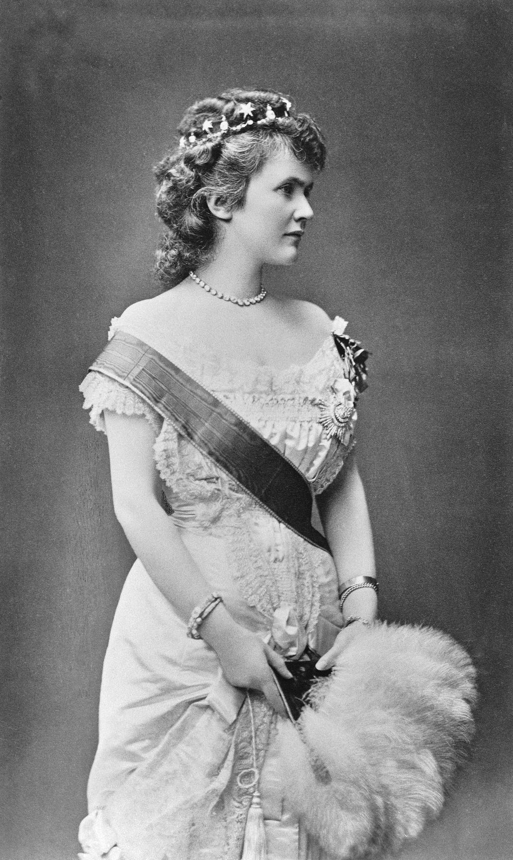 Elizabeth_Queen_of_Romania-1