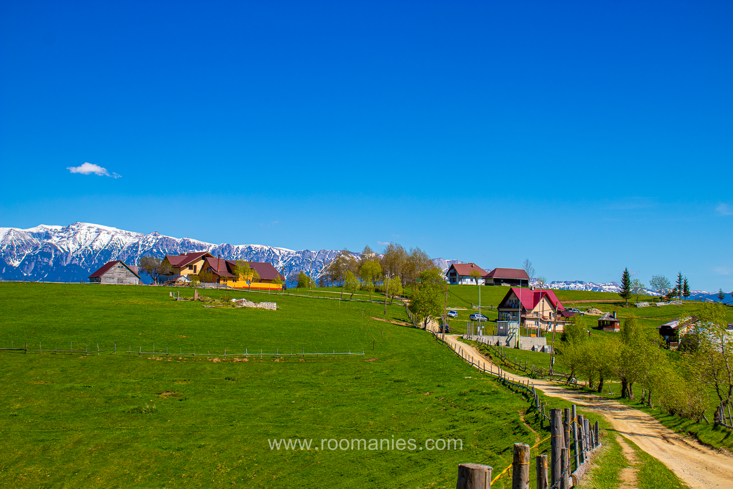 Le petit village de Peștera, Brasov, Roumanie