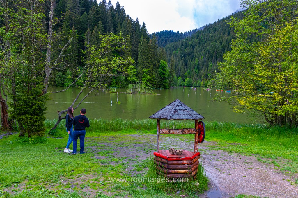 Fontaine lac Rouge Roumanie 